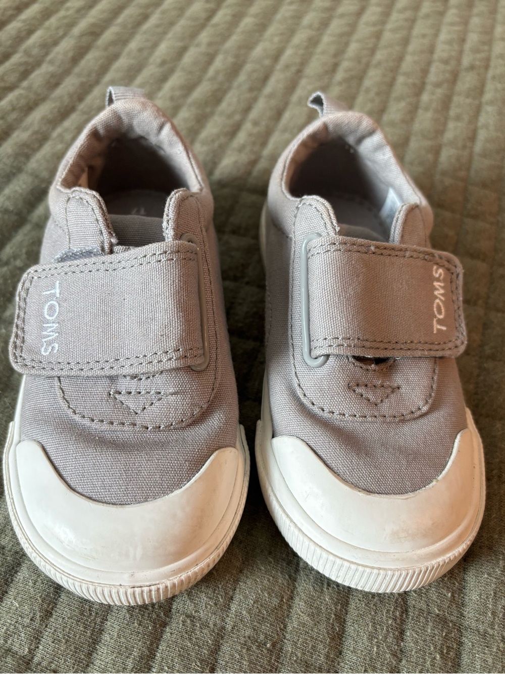 TOMS Kids Toddler Slip-On Velcro Canvas Shoe Sneaker in Light Gray size 7